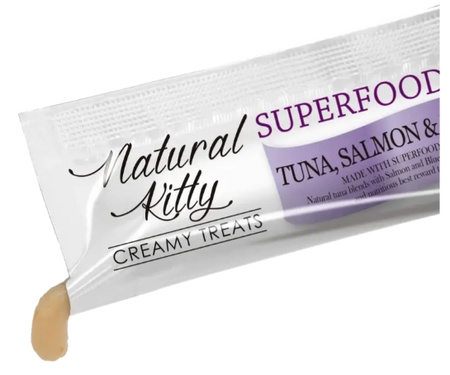 Natural Kitty Creamy Treats tuńczyk z łososiem i borówkami 4x12g - kremowy przysmak dla kota